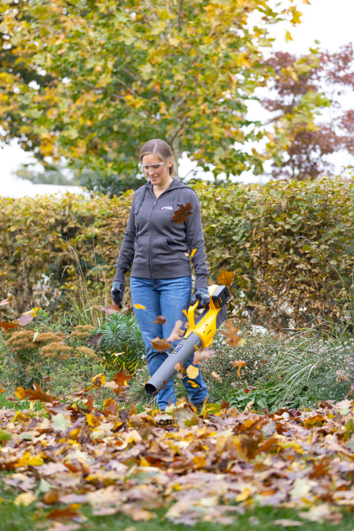 STIGA Akku-Laubbläser BL 300e Kit